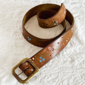 Y2K Vintage Brown Floral Tooled Leather Belt with a 70s Vibe Size Small
